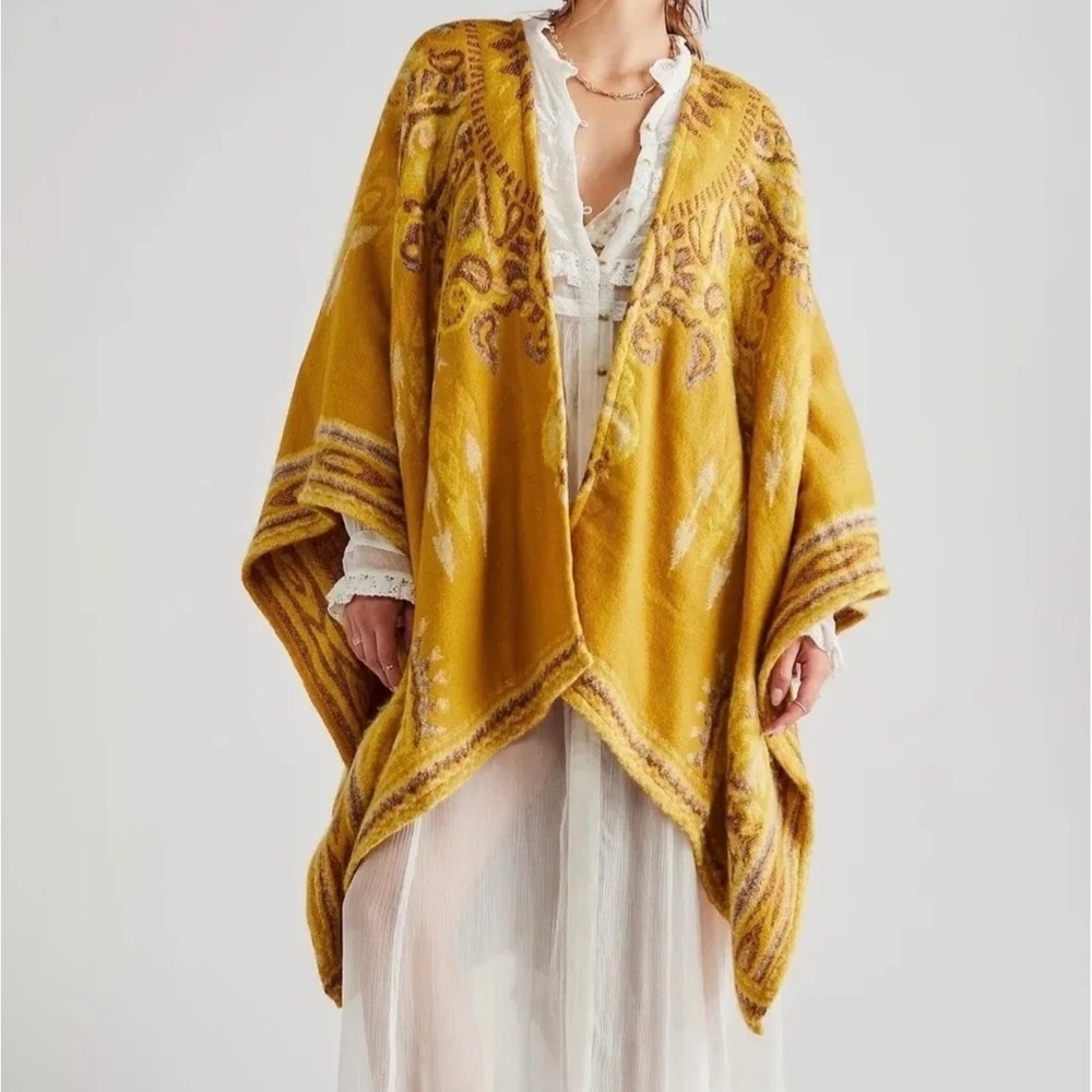 NWOT FreePeople Valley View Cozy Poncho SZ OS Women Mustard Yellow Wrap